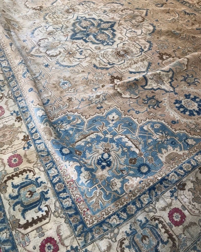No. 0113 Antique Gorgeous Neutral Blue Tabriz rug Punto 