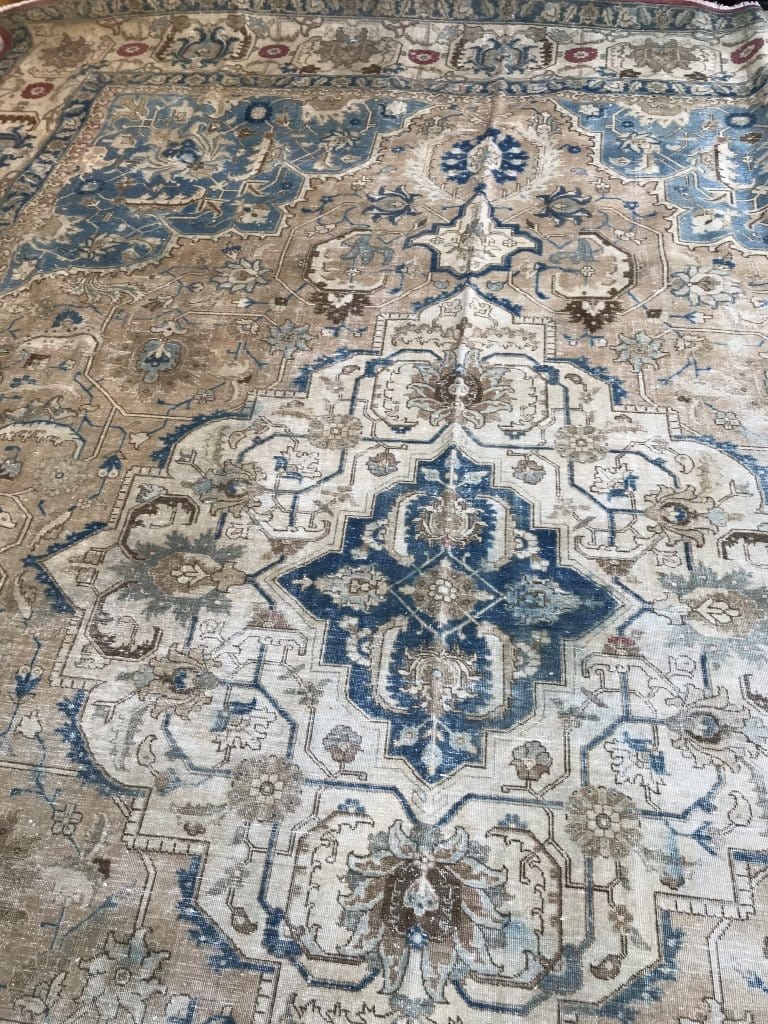 No. 0113 Antique Gorgeous Neutral Blue Tabriz rug Punto 