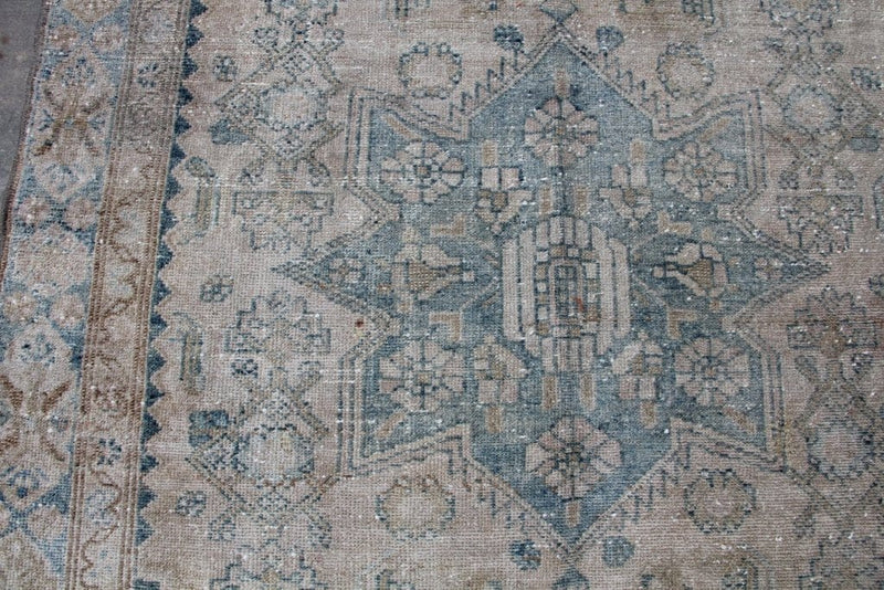 No. 0122 Antique Neutral Blue Malayer rug Punto 