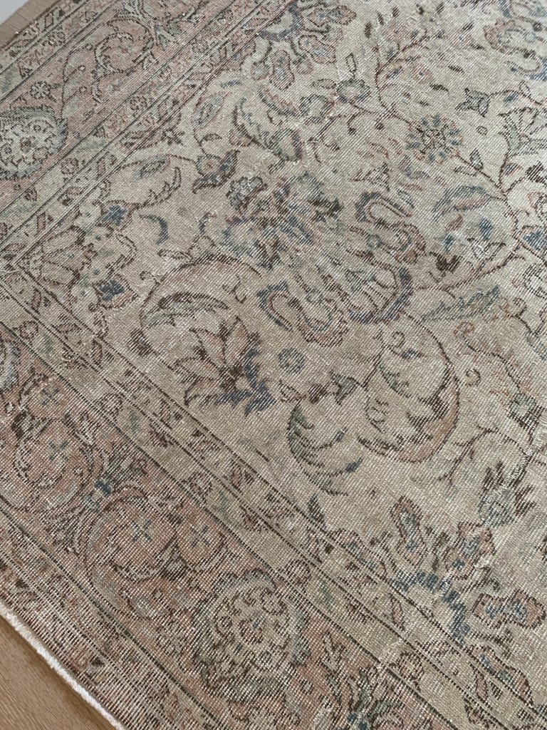 No. 0257 Gorgeous neutral Vintage Turkish Anatolian rug with subtle peach border and delicate floral design  - Saffron Bloom